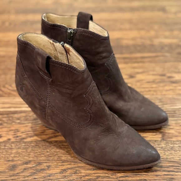 Frye Reina Dark Brown Suede Heeled Ankle Short Cowboy Boot Booties Size 7.5 - Picture 5 of 8